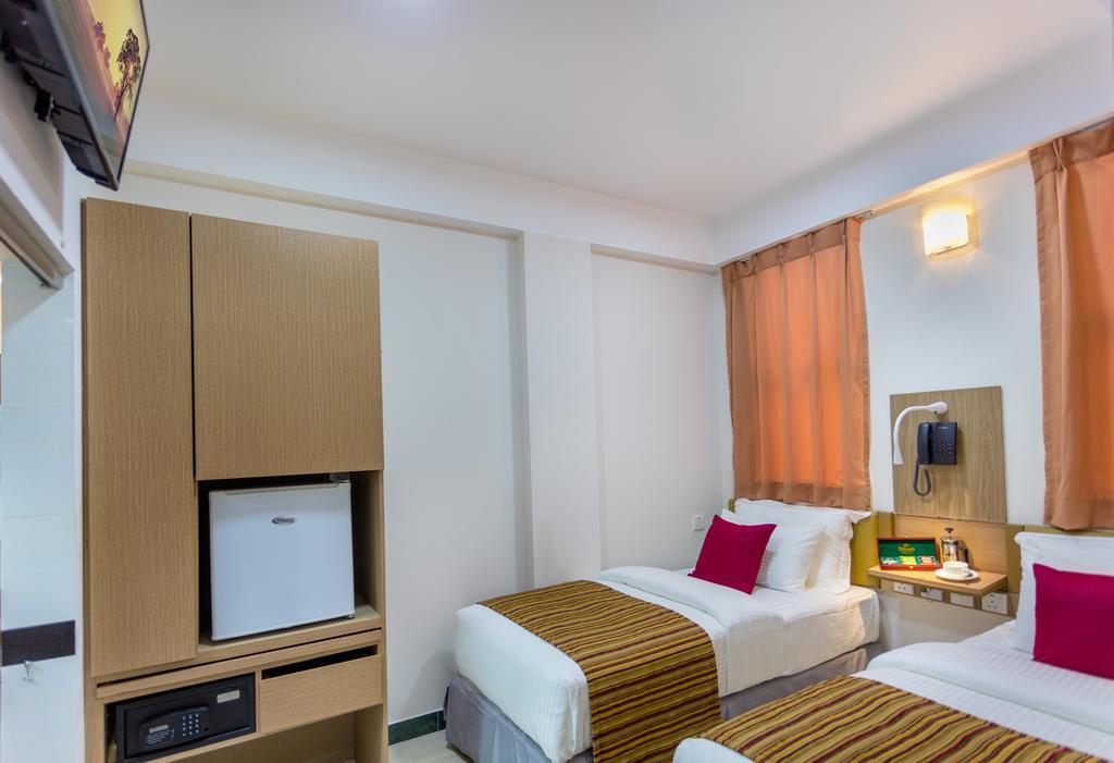 Novina Hotel Male Luaran gambar