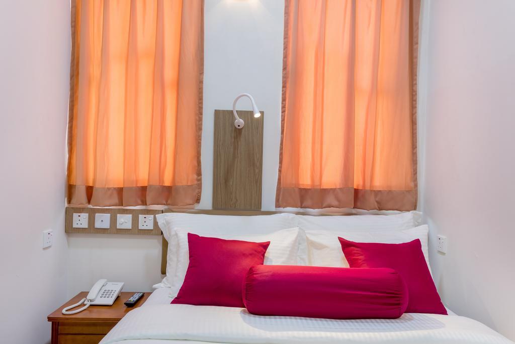 Novina Hotel Male Luaran gambar