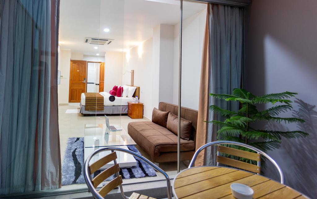 Novina Hotel Male Luaran gambar