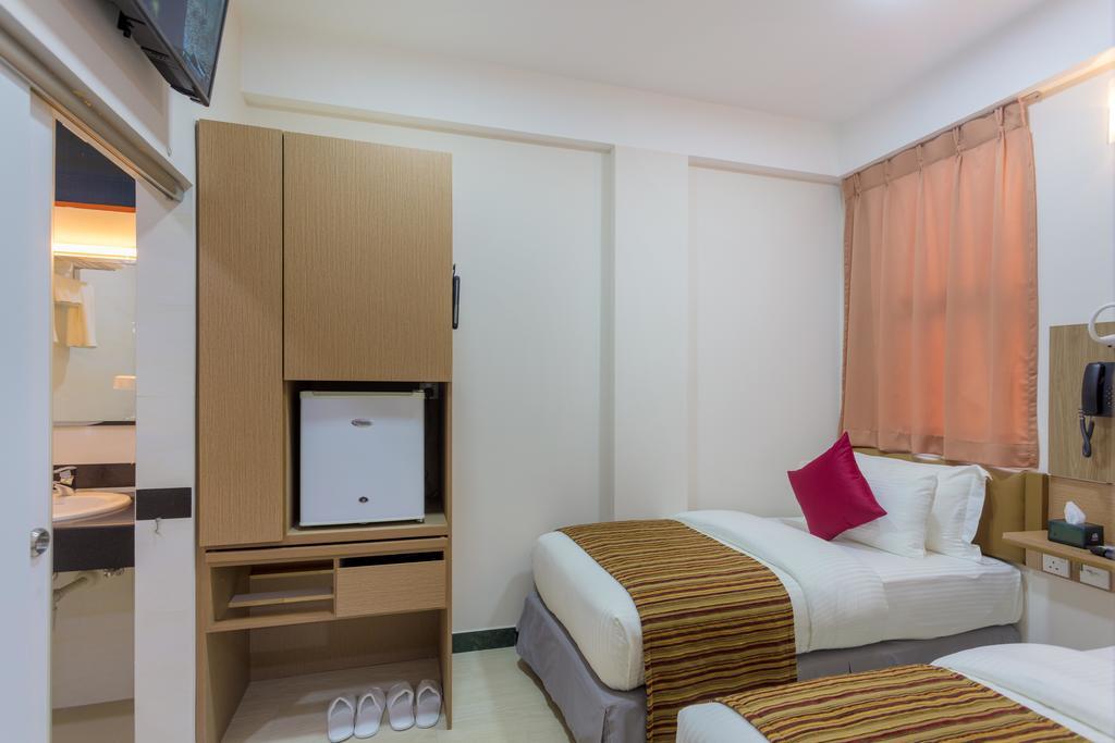 Novina Hotel Male Luaran gambar