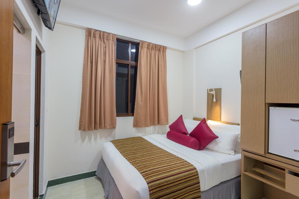 Novina Hotel Male Luaran gambar